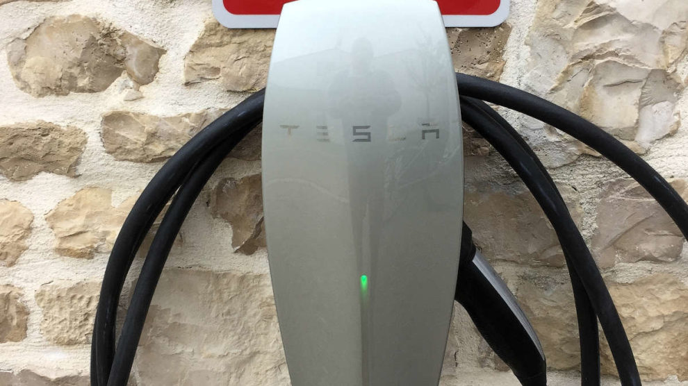 Charge Tesla
